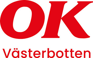 Logo OKQ8. Röd logotyp med texten OKQ8 ovan och undertill texten Västerbotten i rött.